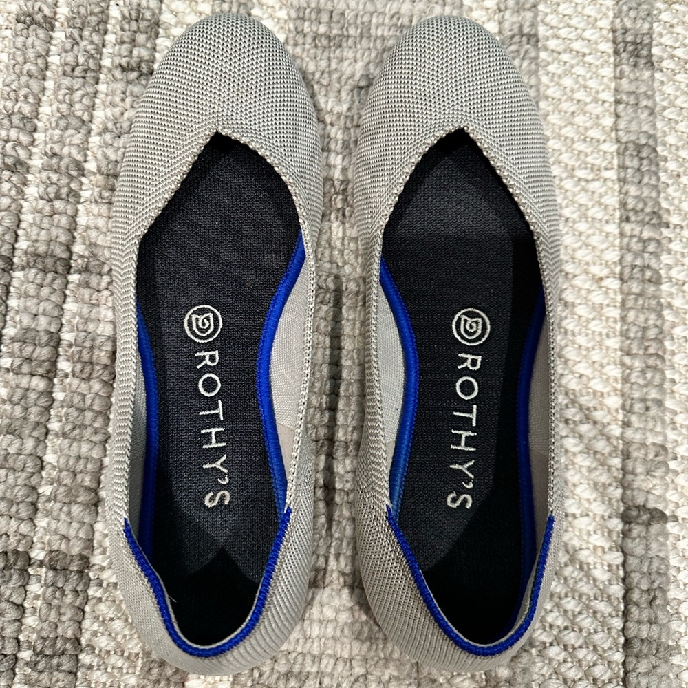 Rothy’s the flat. Retired silver. Size 7.5. Like NEW!